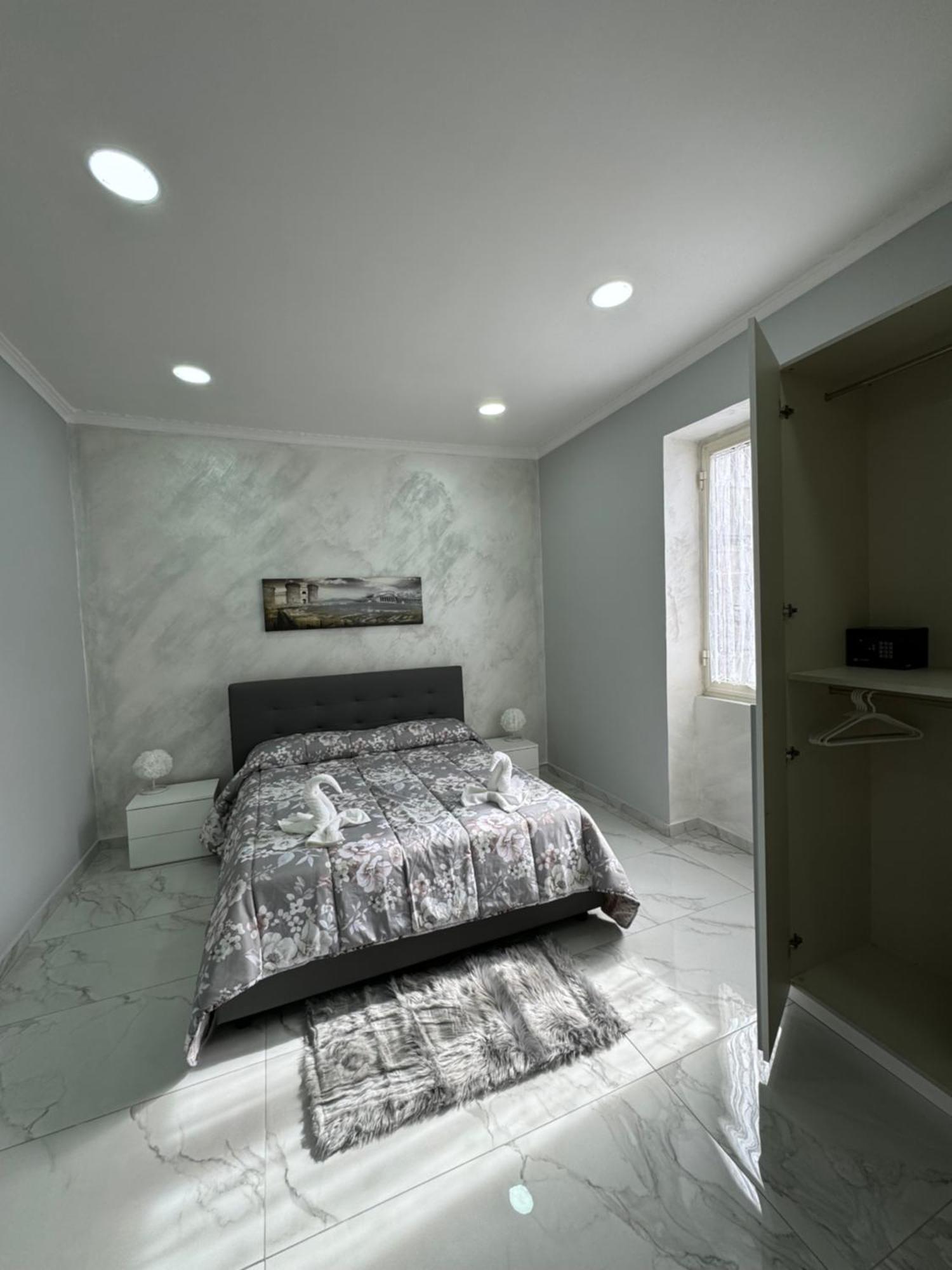 Vesuvius House Apartment เนเปิลส์ ภายนอก รูปภาพ