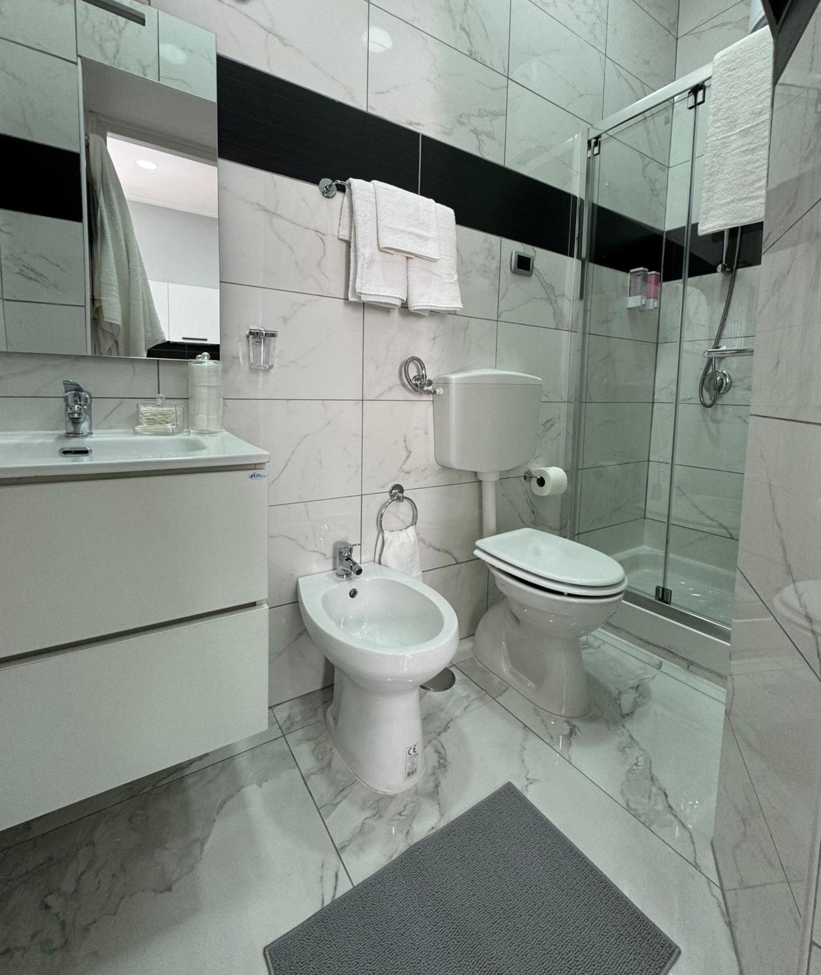Vesuvius House Apartment เนเปิลส์ ภายนอก รูปภาพ